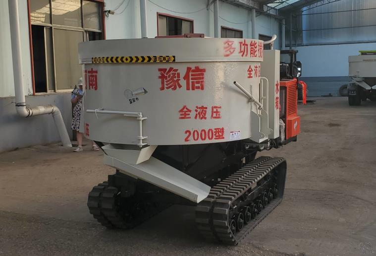 混凝土履帶平口攪拌車(chē)